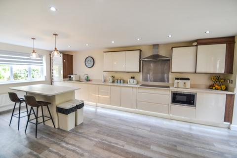 6 bedroom detached house to rent, The Dingle, Doseley