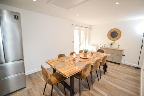 6 bedroom detached house to rent, The Dingle, Doseley