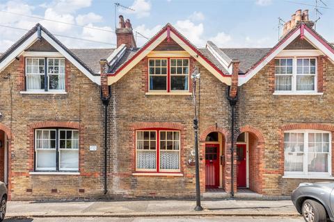 Station Approach, Coulsdon CR5