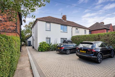 Sutherland Avenue, Sunbury-on-Thames, Surrey, TW16