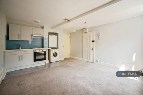 Studio to rent, Church Lane, Tonbridge, TN9
