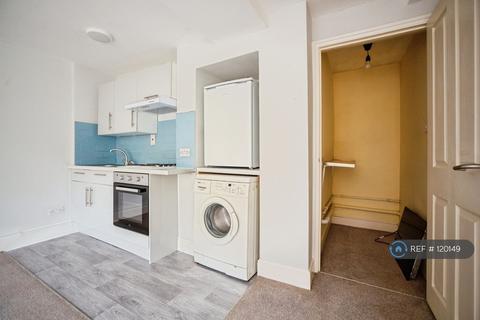 Studio to rent, Church Lane, Tonbridge, TN9