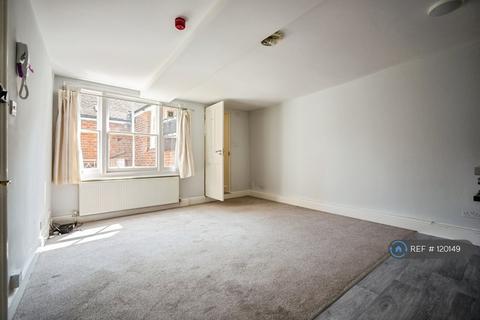 Studio to rent, Church Lane, Tonbridge, TN9