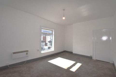 2 bedroom flat to rent, Alliance Avenue, Hull, HU3