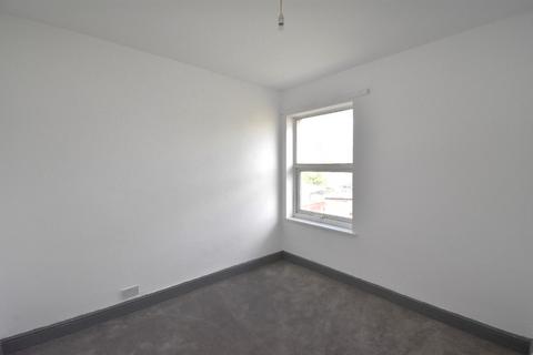 2 bedroom flat to rent, Alliance Avenue, Hull, HU3