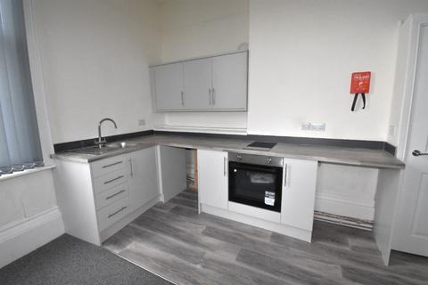 3 bedroom flat to rent, Flat 4 Rank House, Hull, HU2
