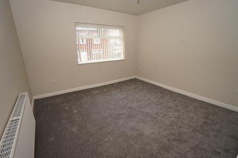2 bedroom flat to rent, Manchester Road, Blackrod