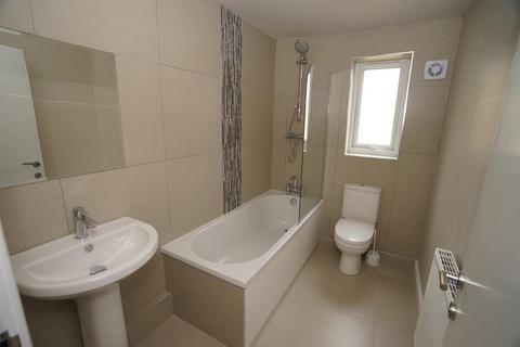 2 bedroom flat to rent, Manchester Road, Blackrod