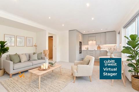 2 bedroom ground floor flat for sale, Ilford Court, Cranleigh, Surrey