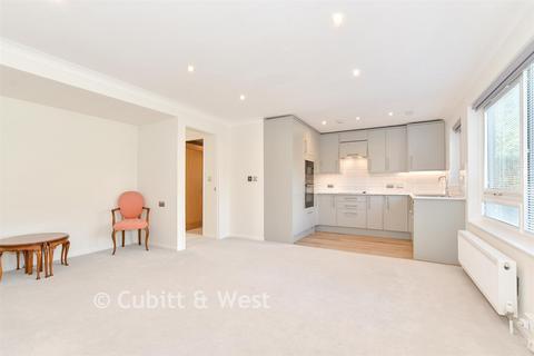 2 bedroom ground floor flat for sale, Ilford Court, Cranleigh, Surrey