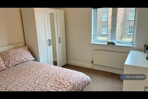 2 bedroom flat to rent, Hodge Court, Chelmsford, CM1