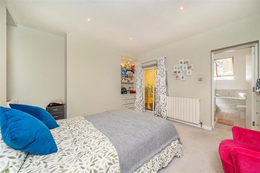 House in London - View 5