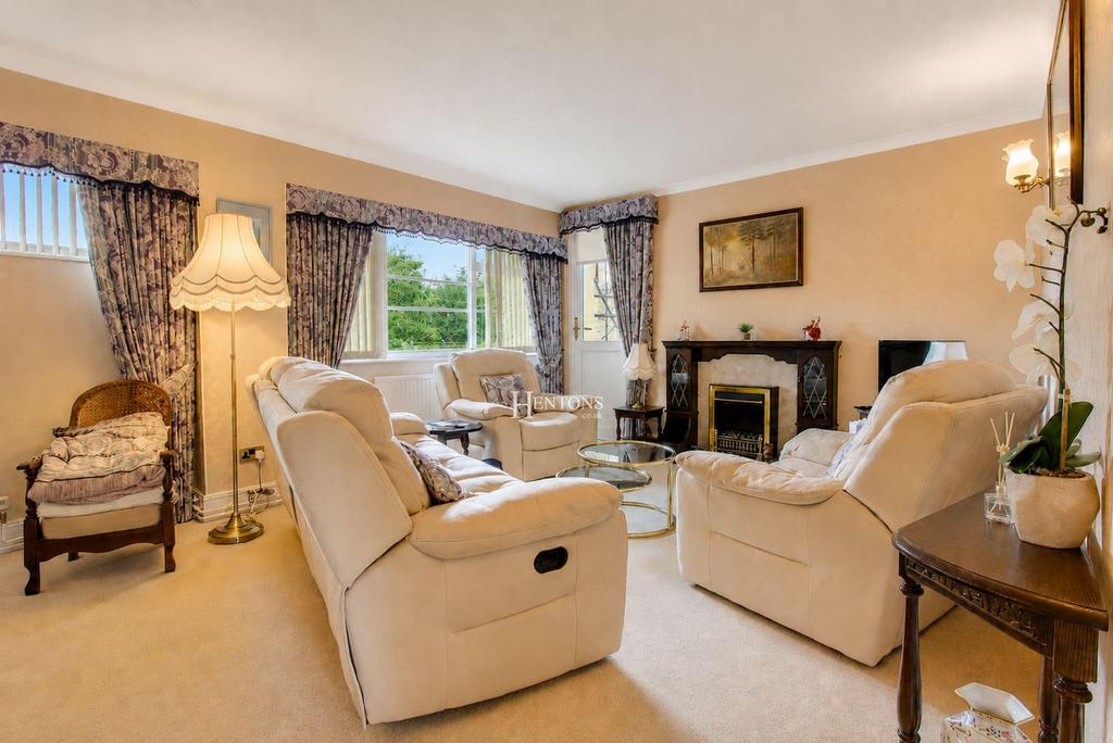 Apartment in Cardiff, Lakeside, Cyncoed - View 2