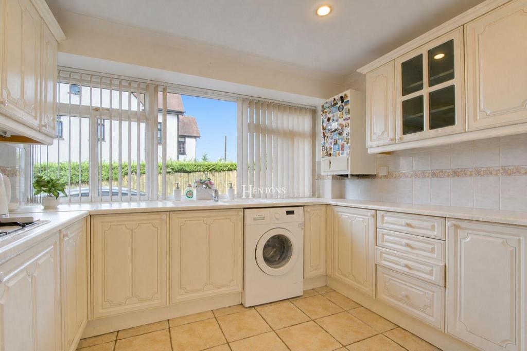 Apartment in Cardiff, Lakeside, Cyncoed - View 5
