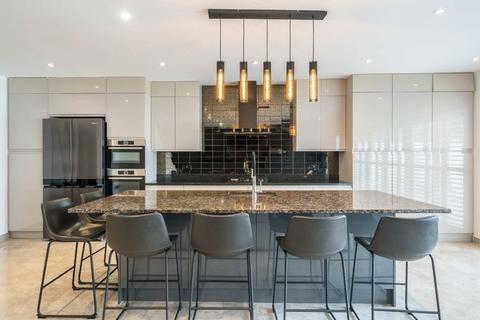 4 bedroom house to rent, Harlington Road, Uxbridge UB8