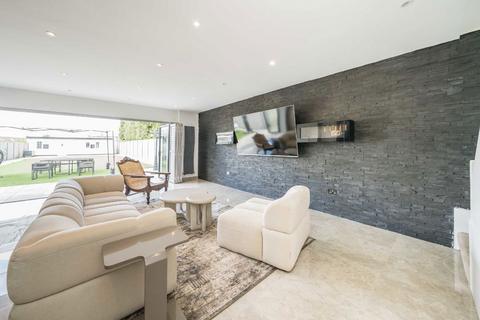4 bedroom house to rent, Harlington Road, Uxbridge UB8