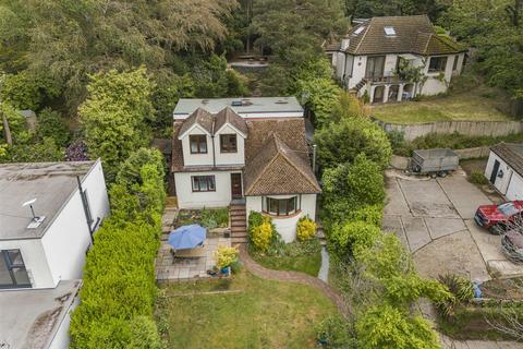 Hartfield Crescent, West Wickham BR4