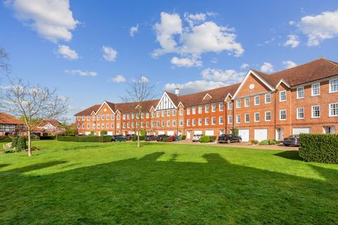 4 bedroom townhouse to rent, Queens Acre Windsor SL4