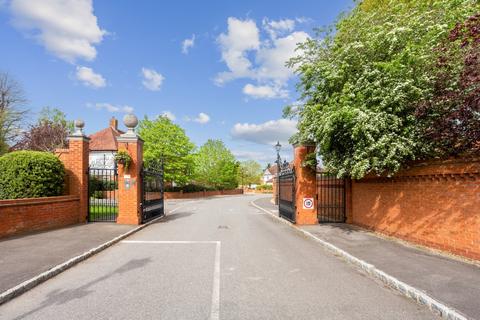 4 bedroom townhouse to rent, Queens Acre Windsor SL4