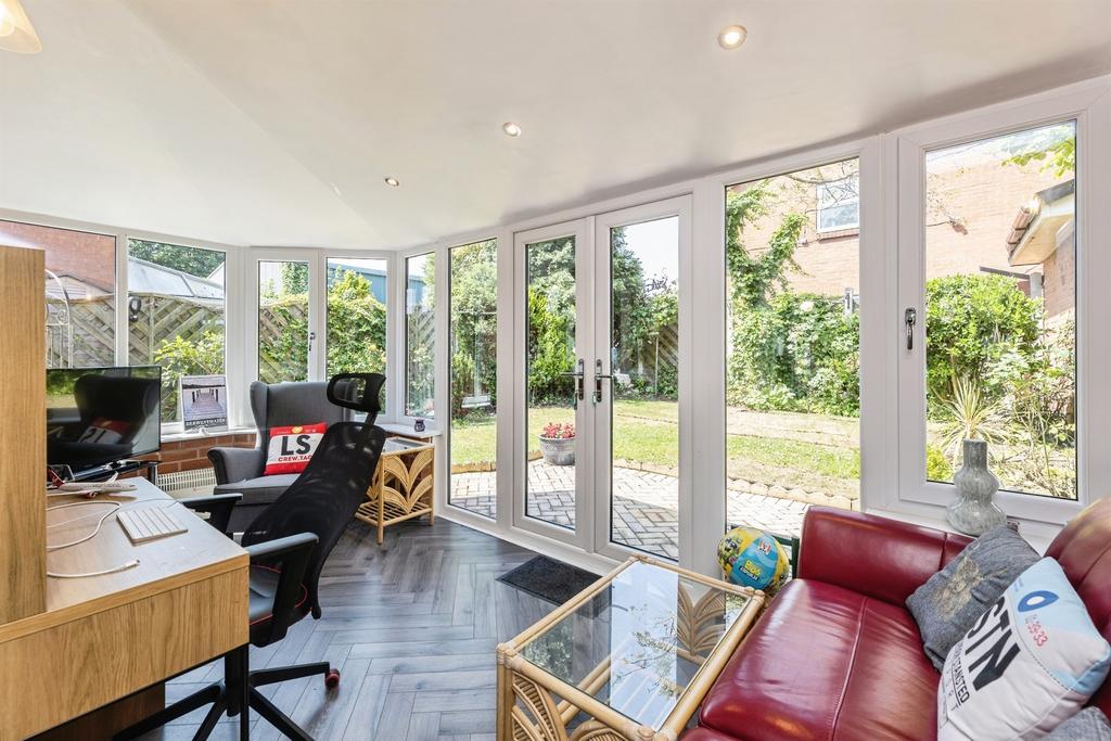 House in Leeds, Morley - More