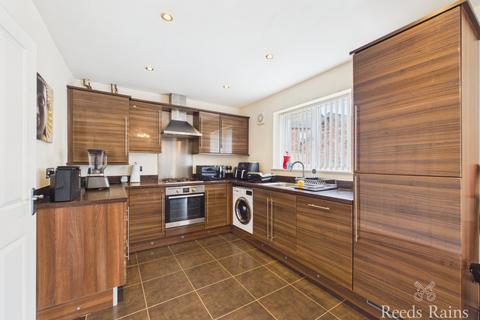 3 bedroom detached house to rent, Richmond Lane, Hull HU7