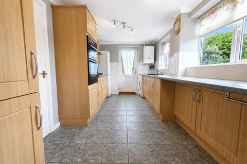 4 bedroom detached house for sale, Graysons Close, Rayleigh, Essex, SS6