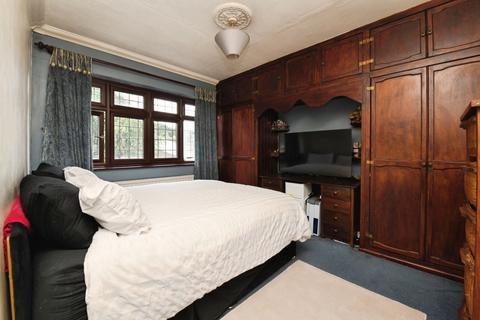 4 bedroom detached house for sale, Elm Drive, Rayleigh, Essex, SS6