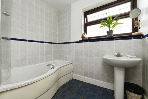 4 bedroom detached house for sale, Elm Drive, Rayleigh, Essex, SS6