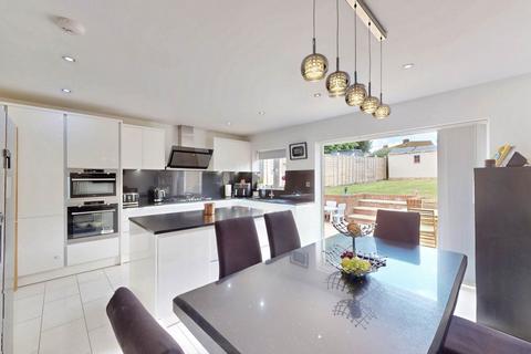 4 bedroom semi-detached house for sale, Kingsclere Road, Basingstoke, RG21 5UQ