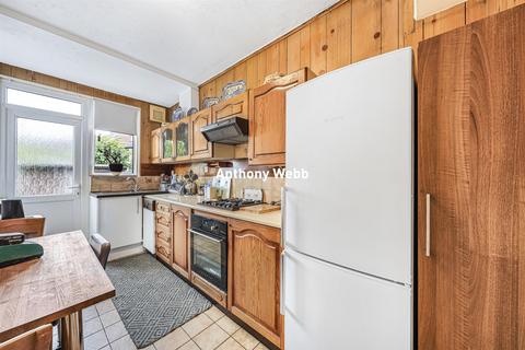 3 bedroom end of terrace house for sale, Hedge Lane, Palmers Green, N13