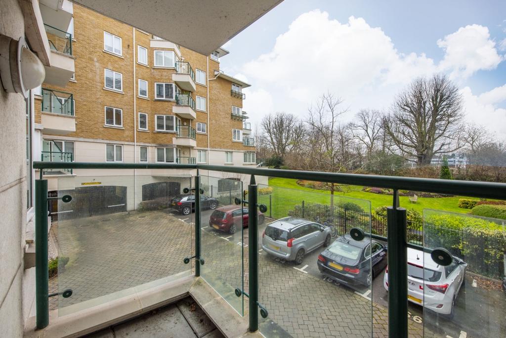 Apartment in Richmond - View 2