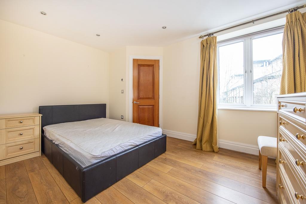 Apartment in Richmond - View 3