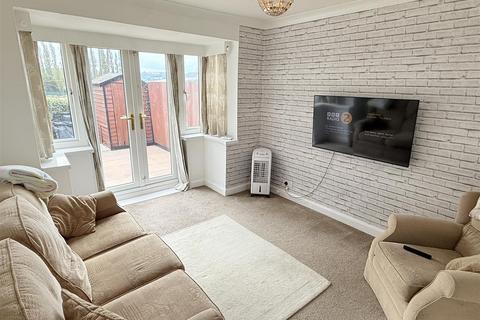 3 bedroom semi-detached house for sale, Beechwood Avenue, Mirfield WF14