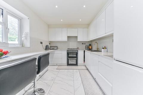 Bazalgette Gardens, New Malden, KT3