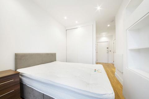 Studio to rent, Staines Road, Hounslow TW3