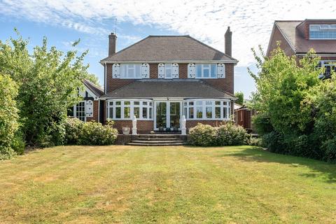 Davenham Avenue, Northwood, Hertfordshire