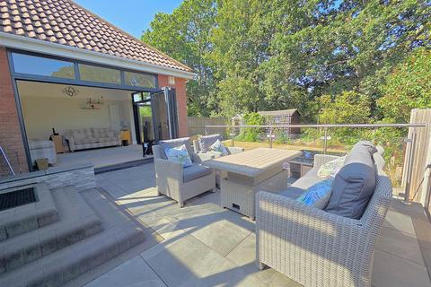 2 bedroom detached bungalow for sale, Botley Road, Burridge, Southampton