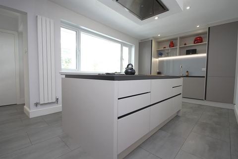 2 bedroom detached bungalow for sale, Botley Road, Burridge, Southampton