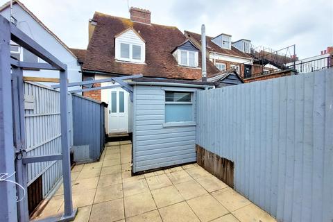 3 bedroom flat to rent, Cooper Street, Chichester, PO19