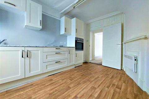3 bedroom flat to rent, Cooper Street, Chichester, PO19
