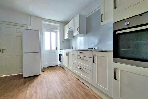 3 bedroom flat to rent, Cooper Street, Chichester, PO19