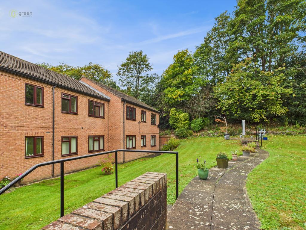 Detached house exterior, garden