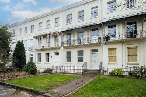 Studio to rent, Evesham Road, Cheltenham