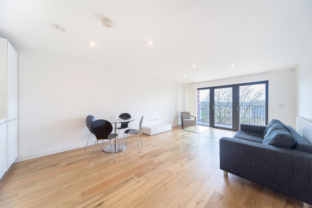 Apartment in Oval - View 2