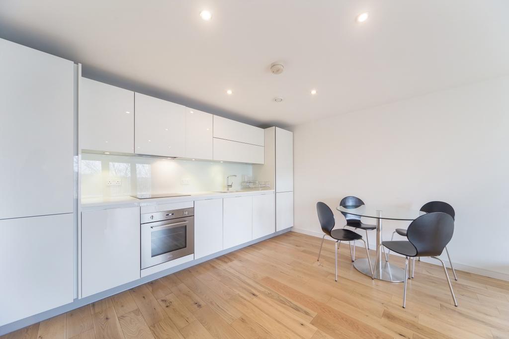 Apartment in Oval - View 3