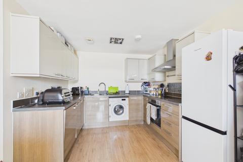 2 bedroom flat to rent, Mistletoe Court, Swindon SN1