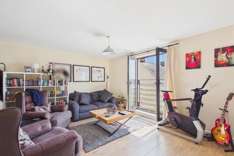 2 bedroom flat to rent, Mistletoe Court, Swindon SN1