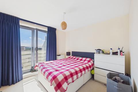 2 bedroom flat to rent, Mistletoe Court, Swindon SN1