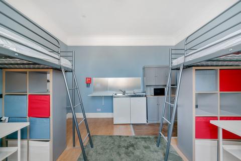 1 bedroom in a house share to rent, 231 Earls Court Road