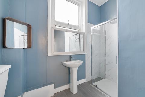 1 bedroom in a house share to rent, 231 Earls Court Road
